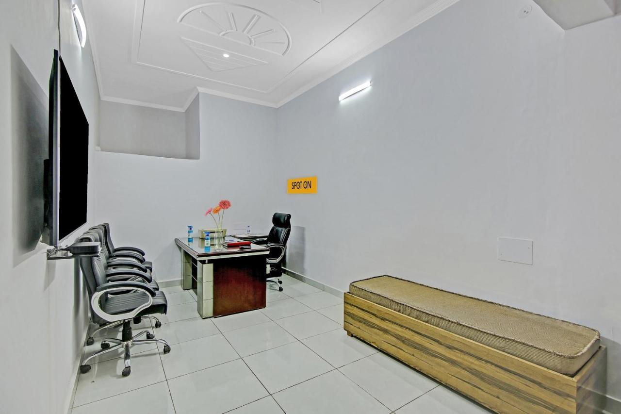 סוניפאט Spot On Shree Naman Guest House מראה חיצוני תמונה